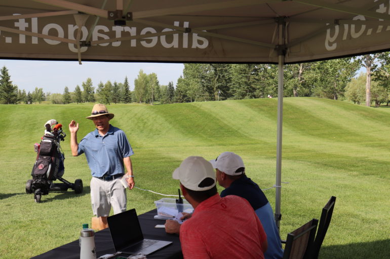 Grant Oh leads Alberta Mens Senior Championship heading to final round