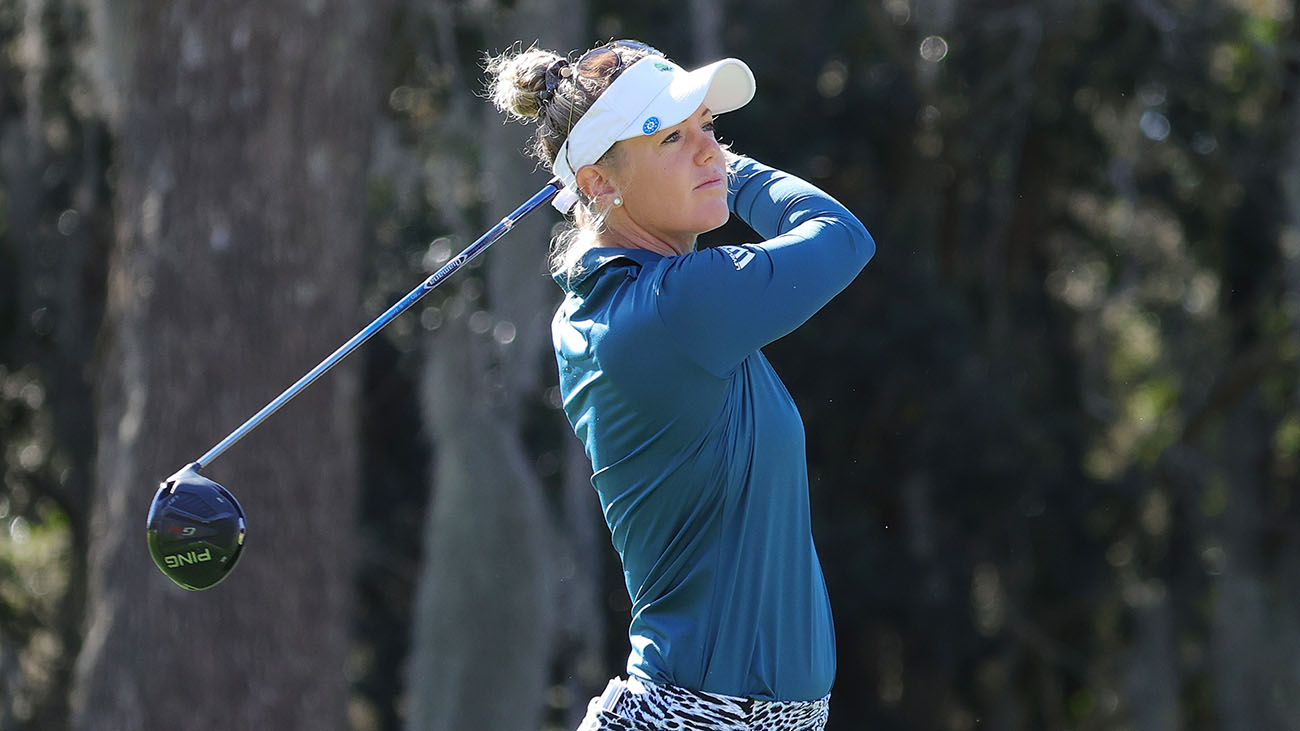Olson aces 16th hole and takes 1 shot lead in Women's Open Golf Canada